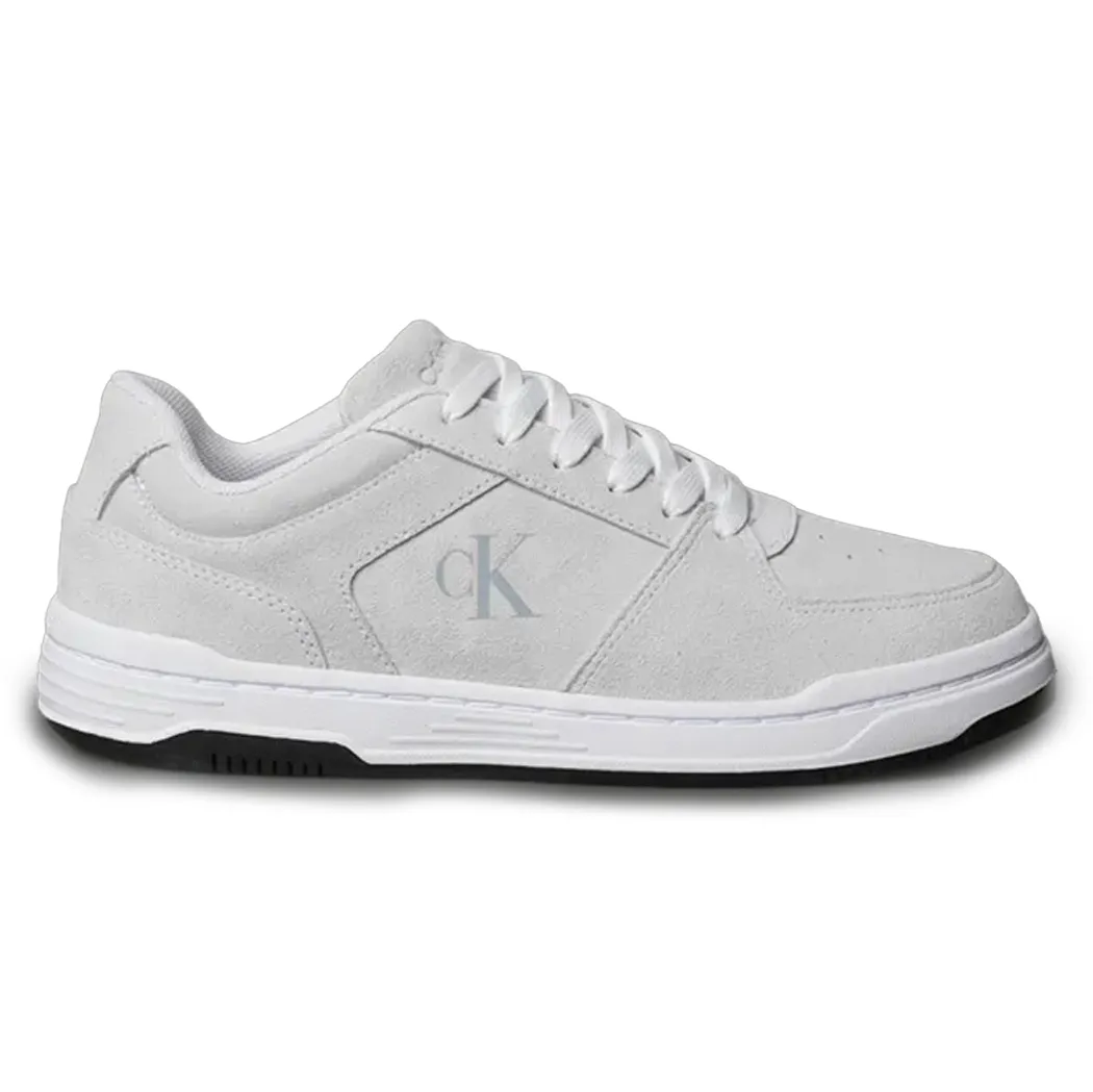 Tênis Calvin Klein Off White em couro natural com solado branco e logotipo CK em relevo na lateral